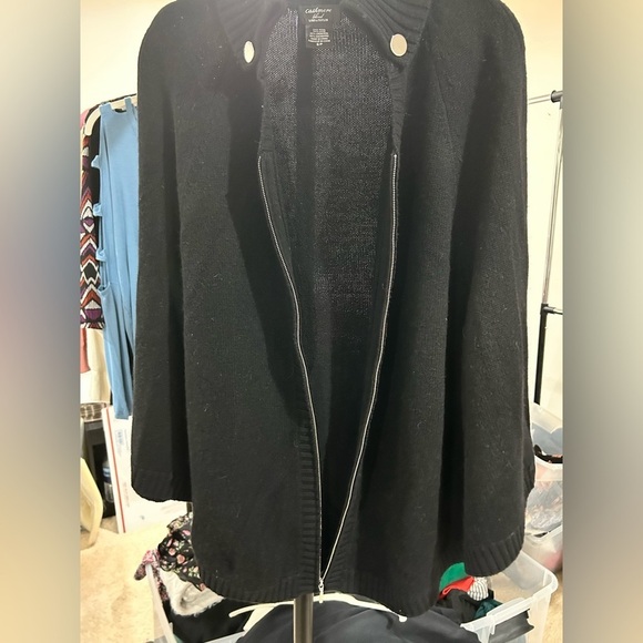 Lord & Taylor Black Cashmere Blend Zip-Front Poncho – Size Small - Picture 5 of 6
